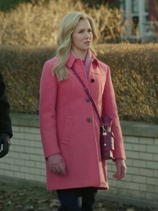 2025-ginna-claire-mason-a-newport-christmas-coat